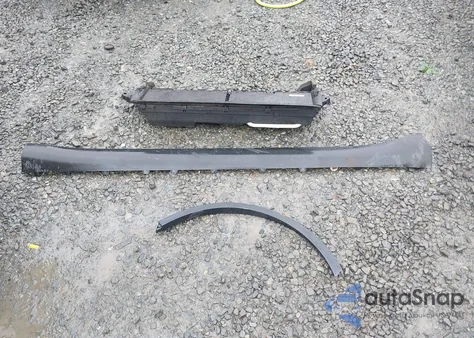 2022 Tesla Model Y Long Range Dual Motor All-Wheel Drive z USA, uszkodzony, nr VIN 7SAYGDEE8NF576652